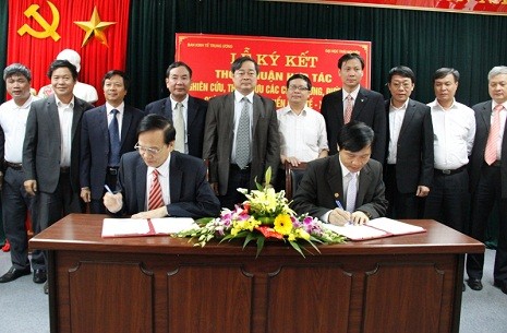 Lễ ký kết thỏa thuận hợp tác giữa Ban Kinh tế Trung ương và ĐH Thái Nguyên.